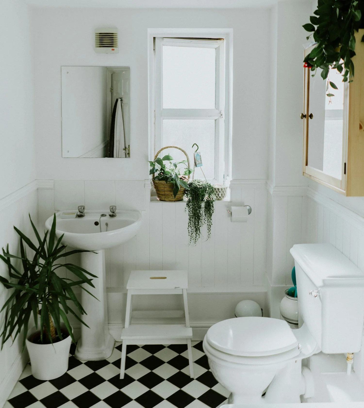 Simple, low-tox bathroom basics